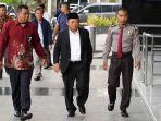 terjaring-ott-bupati-sidoarjo-tiba-di-kpk_20200108_181941.jpg