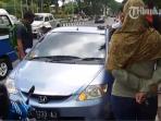 terkunci-dalam-mobil_20160108_222147.jpg