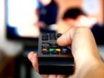terlalu-banyak-menonton-televisi-ternyata-bisa-meningkatkan-resiko-penyakit-kanker_20180913_171233.jpg