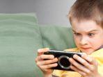 terlepas-dari-manfaatnya-dampak-buruk-smartphone-bagi-anak-anak-perlu-disadari.jpg