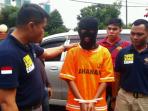 terlibat-sindikat-penggelapan-mobil-rental-polisi-tangkap-oknum-pol-pp-dan-karyawan-bank_20161016_165141.jpg