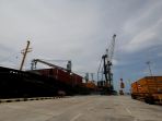 terminal-peti-kemas-pelabuhan-kuala-tanjung_20181128_161522.jpg