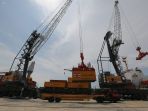 terminal-peti-kemas-pelabuhan-kuala-tanjung_20181128_161605.jpg