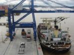 terminal-peti-kemas-pelabuhan-palaran-samarinda_20170406_211436.jpg