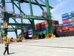 terminal-petikemas-kalibaru-resmi-beroperasi_20160916_130302.jpg