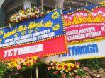 teror-karangan-bunga-memasuki-pekarangan-tetangga.jpg