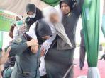 terpidana-pelanggar-syariat-islam-pingsan-usai-dicambuk.jpg