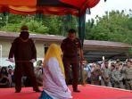 terpidana-perempuan-dihukum-cambuk.jpg