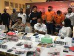 tersangka-kasus-skimming-atm-bank-riau.jpg