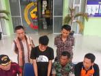 tersangka-mb-saat-di-amankan-di-makodim-0321-rohil_20161002_215900.jpg