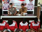 tersangka-pelaku-pengeroyokan_20180430_103738.jpg