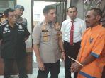 tersangka-pembacokan-dan-si-suami-gadaikan-istri-sendiri-saat-diinterogasi-oleh-kapolres-lumajang.jpg