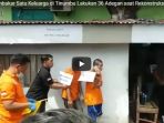 tersangka-pembakar-satu-keluarga-di-tinumbu-lakukan-36-adegan-saat-rekonstruksi_20180905_141058.jpg
