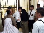 tersangka-penggelapan-dana-baz-ditahan_20170710_143715.jpg