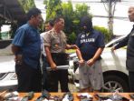 tersangka-penggelapan-mobil_20180118_132154.jpg