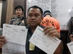 tersangka-penggelapan_20160607_124918.jpg