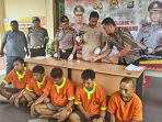 tersangka-perampokan-di-pekanbaru_1_20170825_132811.jpg