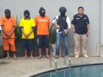 tersangka-peredaran-miras-oplosan-yang-menewaskan-puluhan-orang-di-bandung_20180419_124922.jpg