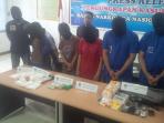 tersangka-peredaran-sabu-riau-tiga-kilogram_20160321_164900.jpg