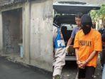 tersangka-sda-dikawal-polisi-di-halaman-polresta-yogyakarta.jpg
