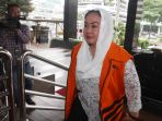 tersangka-sri-hartini-menjalani-pemeriksaan-di-kpk_20170131_155739.jpg