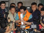 tersangka-suap-dprd-banten-ditahan-kpk_20151203_115559.jpg