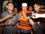 tersangka-suap-dprd-sumut-ditahan_20180704_210738.jpg