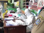 tes-swab-pedagang-pasar-wonokromo-surabaya_20201130_185823.jpg