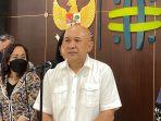 teten-masduki-memberi-keterangan-kepada-pers-setelah-melakukan-rapat-koordinasi.jpg