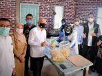 teten-masduki-saat-bersama-menteri-sosial-juliari-p-batubara.jpg