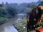 Tangis Orang Tua Raja & Fikar Pecah, Anak Mereka yang Hanyut di Cisadane Ditemukan Tewas Berpelukan