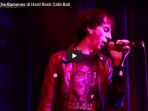 the-ramones-tampil-hibur-fans-di-bali-markey-berikan-stik-drumnya_20171205_103048.jpg