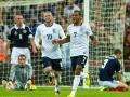 theo-walcott-wayne-rooney.jpg