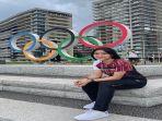 thet-htar-thuzar-berpose-di-depan-olympic-ring.jpg