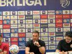 thomas-doll-dalam-konferensi-pers-usai-pertandingan-kontra-persebaya-surabaya.jpg