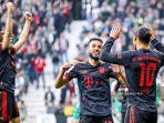 thomas-mueller-noussair-mazraoui-dan-leroy-sane-merayakan-gol.jpg