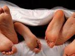 threesome-ok1.jpg
