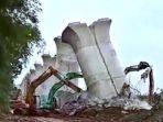 tiang-beton-kereta-cepat-dibongkar.jpg