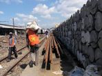 tiang-laa-mangkrak-di-stasiun-jebres-solo_20180330_171932.jpg