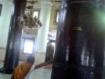 tiang-saka-masjid-agung-demak_20150621_071153.jpg