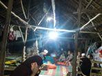 tidur-di-kandang-ayam123.jpg