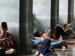 tidur-di-masjid_20160620_130709.jpg