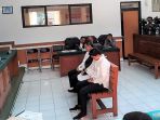 tiga-bos-first-travel-berstatus-terdakwa-saat-menyimak-pembacaan-tuntutan_20180507_162549.jpg