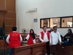 tiga-bos-first-travel-usai-menyampaikan-nota-pembelaannya-di-pengadilan-negeri-depok_20180516_163556.jpg