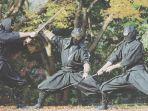 tiga-ninja-di-perfektur-mie-sedang-bertarung.jpg