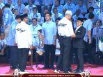 tiga-pasangan-calon-capres-cawapres-mengenakan-outfit-berbeda-saat-debat-perdana-capres-pilpres-2024.jpg