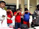 tiga-pelaku-tindak-kejahatan-penipuan-diamankan-satresrim-polretabes-surabaya-selasa-3102017_20171003_202721.jpg