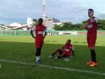 tiga-pemain-brasil-kiri-alex-da-silva-de-souza-jean-phelippe-dutra-carlos-eduardo-da-silva_20160212_230351.jpg