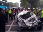 tiga-penumpang-mobil-tewas-disambar-kereta-api-mutiara-timur_1_20170423_101537.jpg