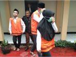 tiga-terdakwa-kasus-video-vina-garut-digiring-petugas.jpg